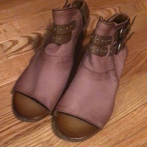 *NWOT* Blush sandals